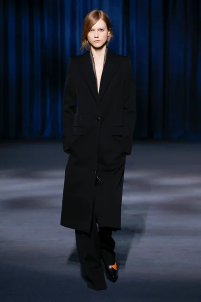 Look 50